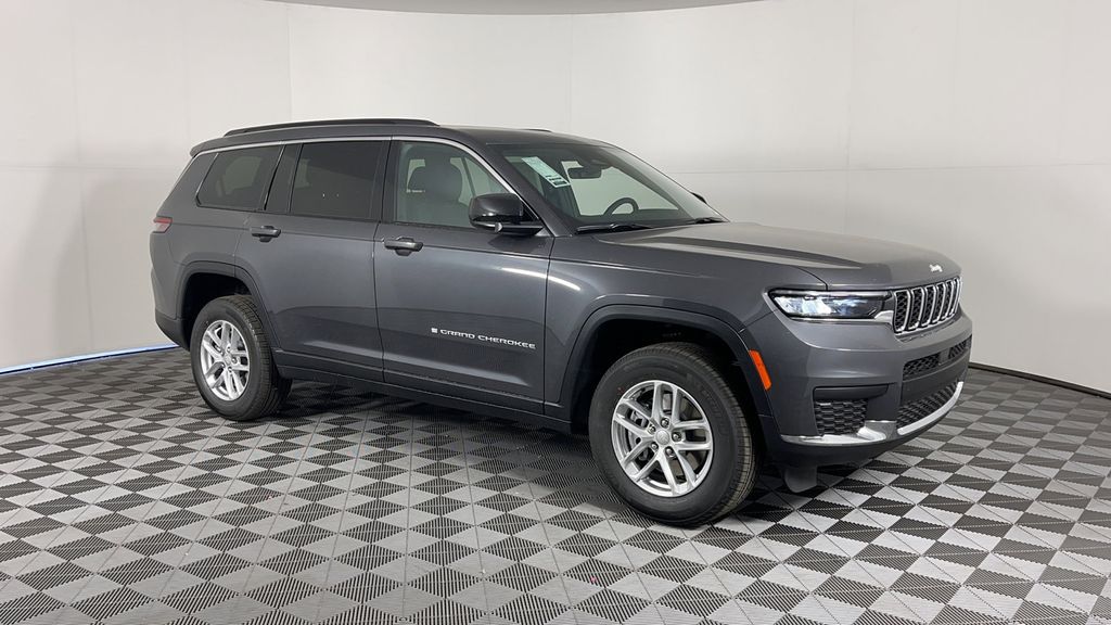 2025 Jeep Grand Cherokee Laredo X photo 2