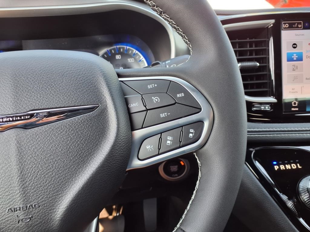 2026 Chrysler Pacifica photo 16