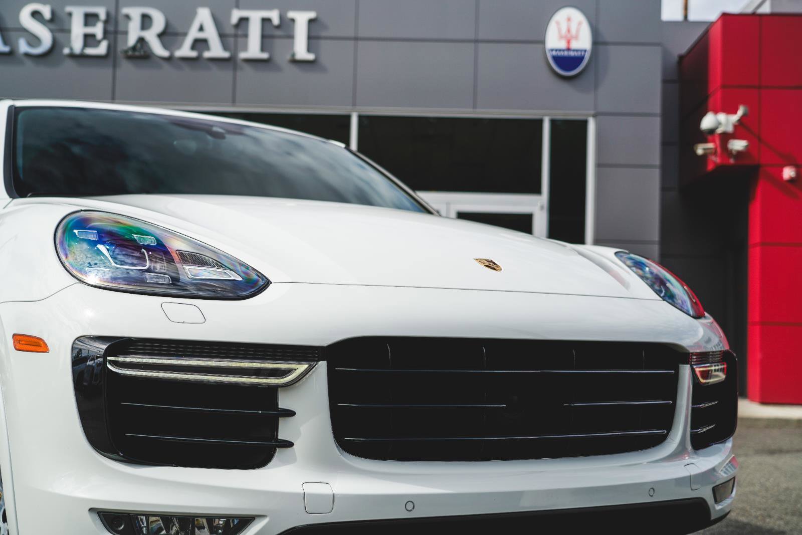 2016 Porsche Cayenne Turbo photo 2