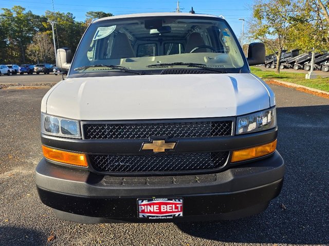 2025 Chevrolet Express Cargo 3500 photo 4