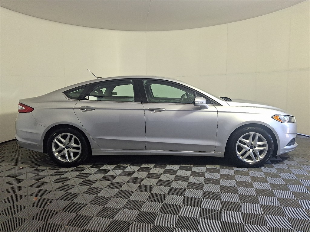 2015 Ford Fusion SE photo 4
