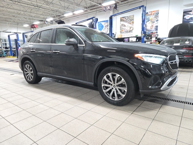 2025 Mercedes-Benz GLC Base's photo