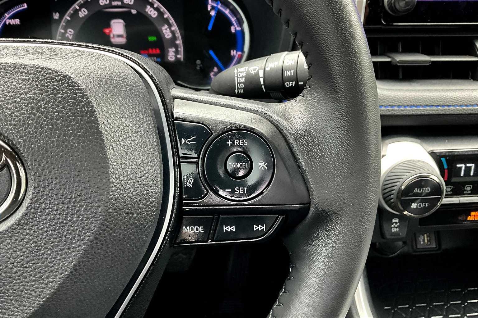 2024 Toyota RAV4 Hybrid SE photo 23