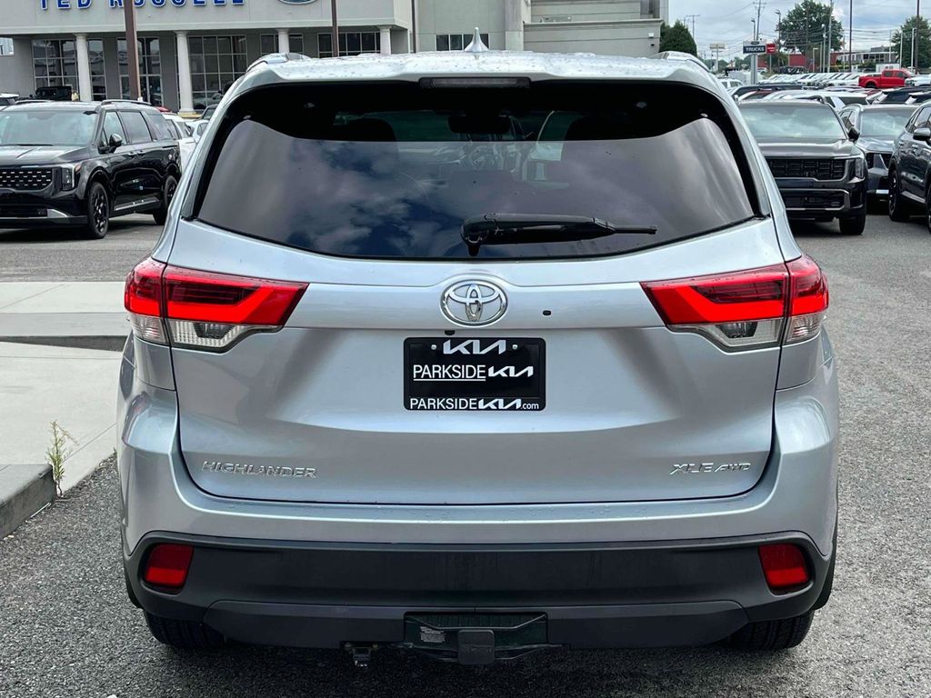 2019 Toyota Highlander XLE photo 28