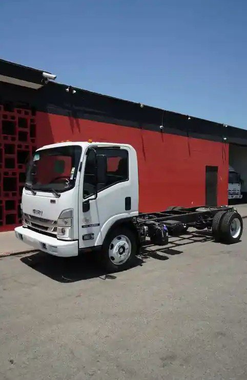 2024 Isuzu NRR Standard photo 4
