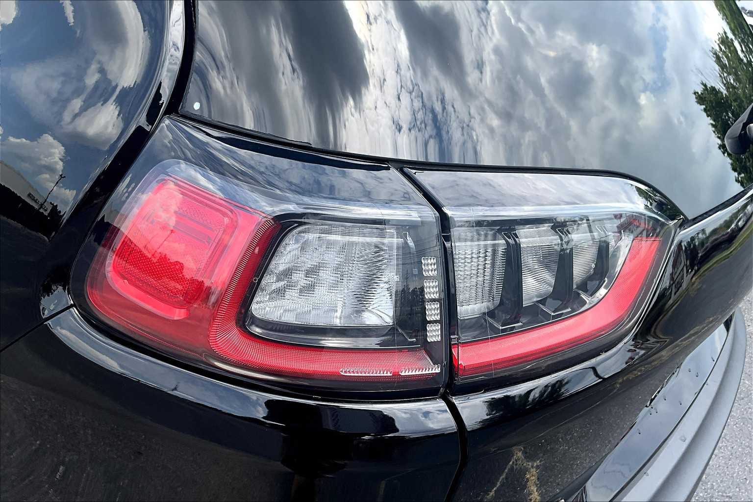 2023 Jeep Cherokee Altitude Lux photo 23