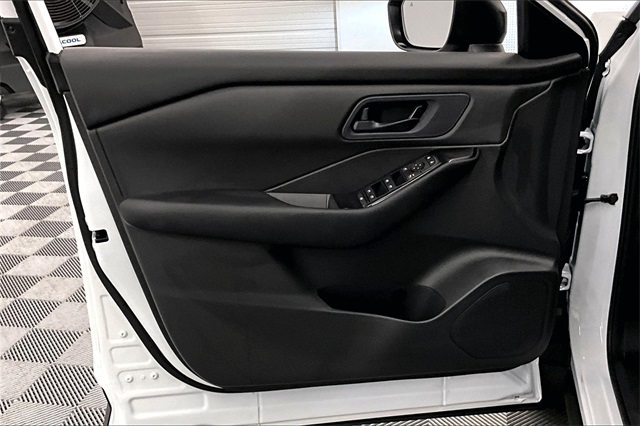 2025 Nissan Rogue S photo 27