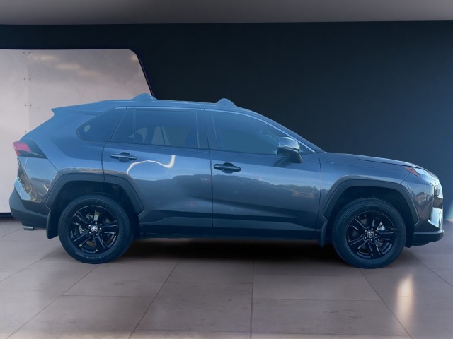 2022 Toyota RAV4 XLE photo 6