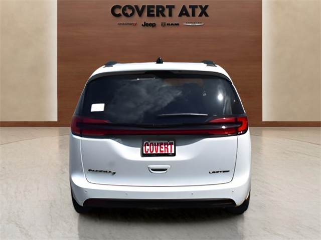 2025 Chrysler Pacifica Limited photo 2
