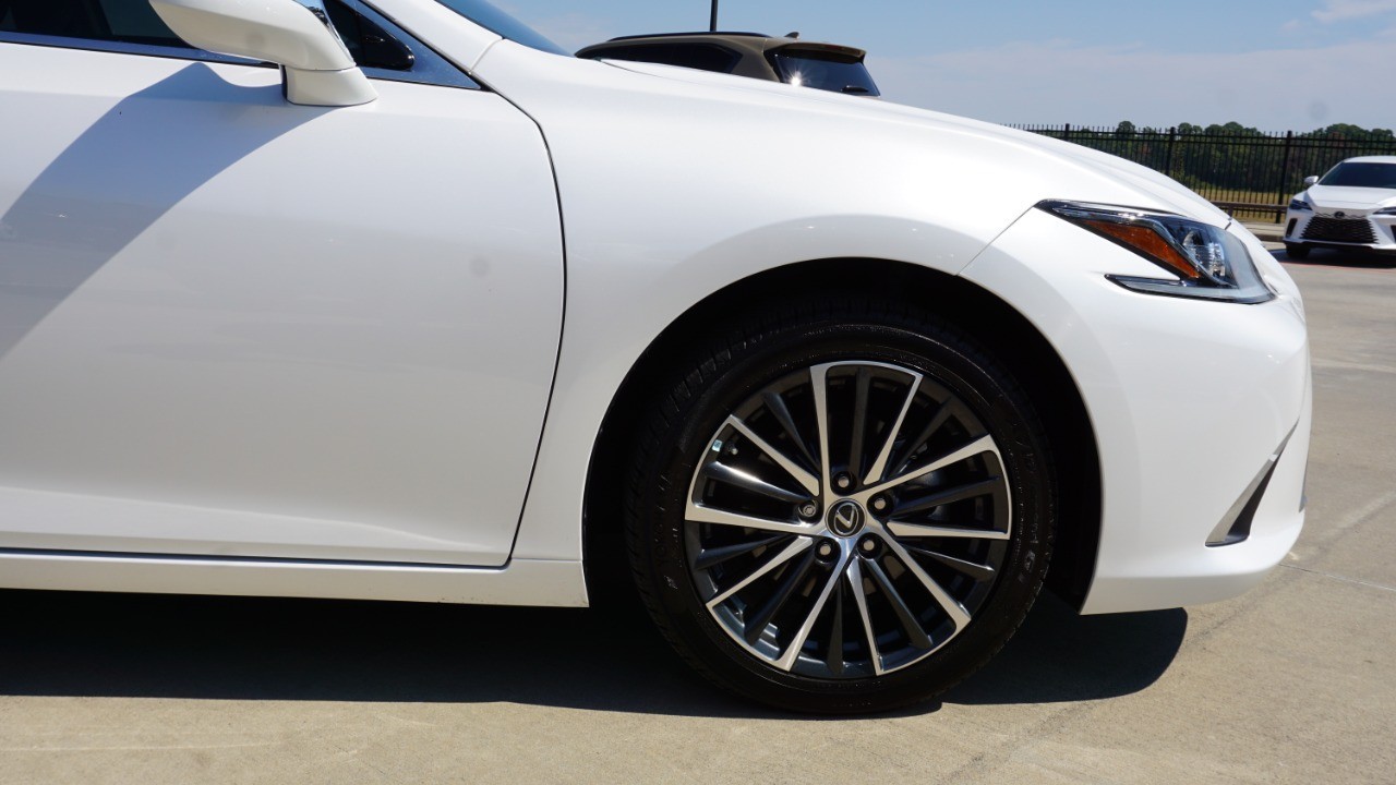 2023 Lexus ES 350 photo 9