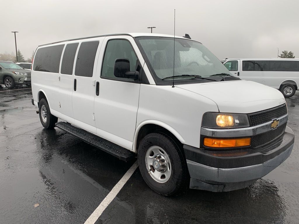 2020 Chevrolet Express 3500 LT Passenger Van photo 4