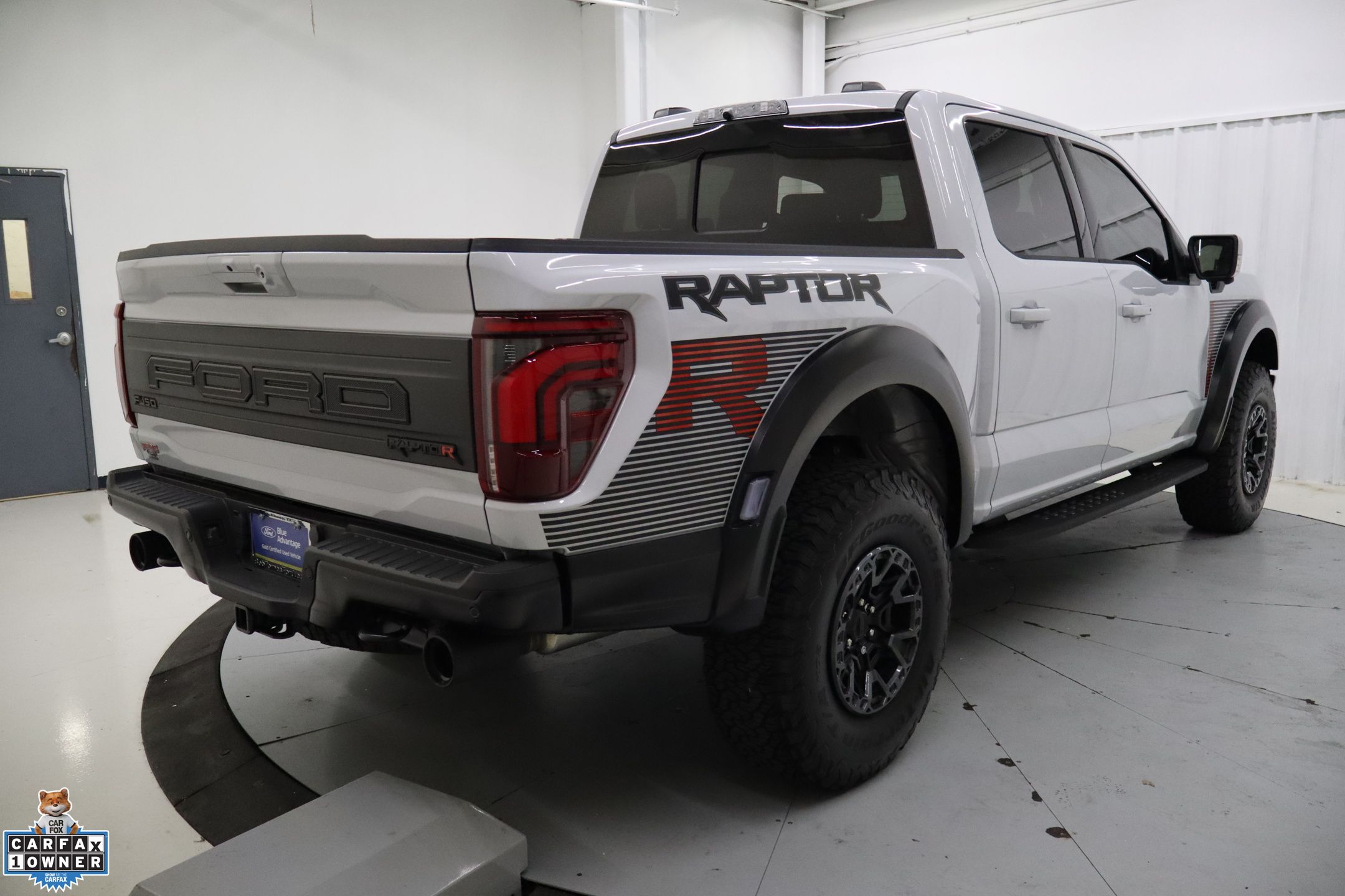 2025 Ford F-150 Raptor photo 2