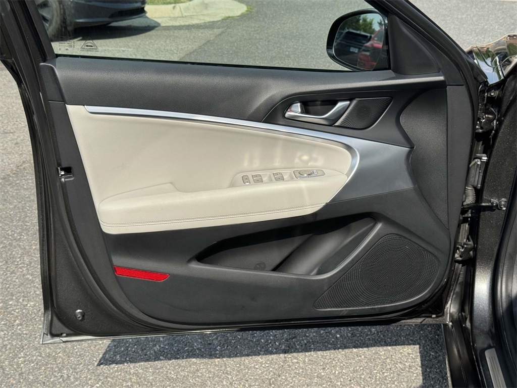 2025 Genesis G70 2.5T photo 25