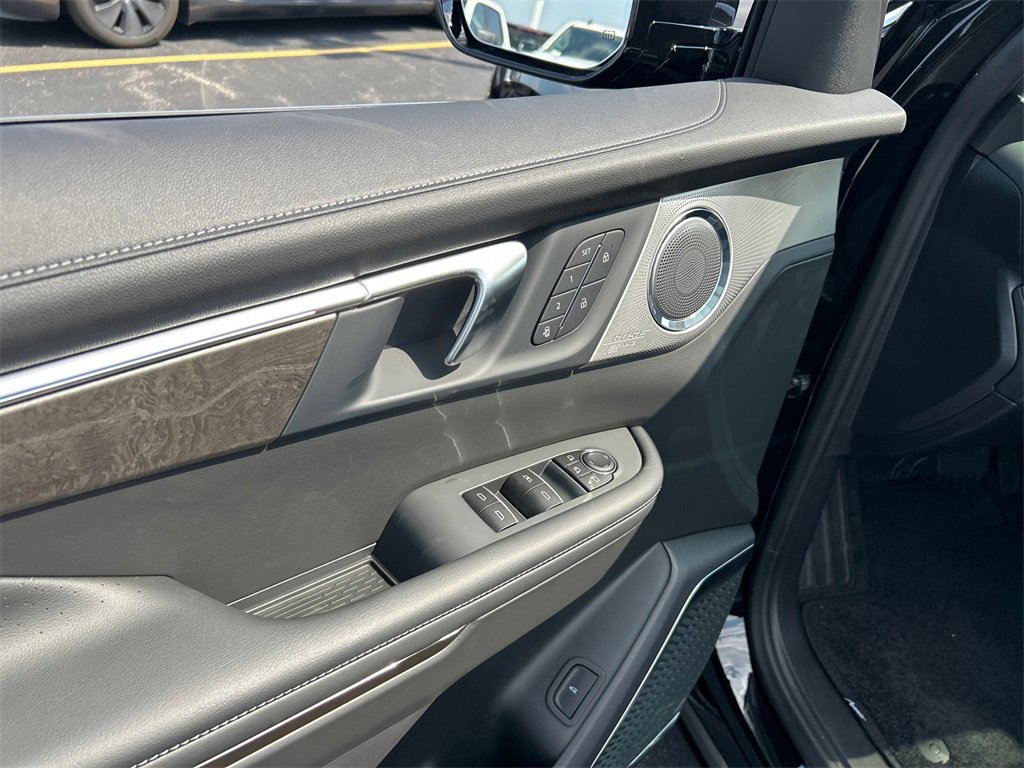 2026 Buick Enclave Avenir photo 13
