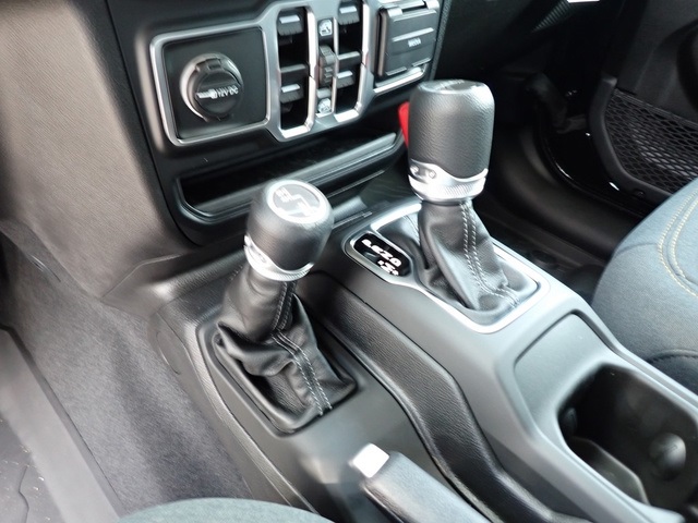 2025 Jeep Gladiator Sport S photo 17