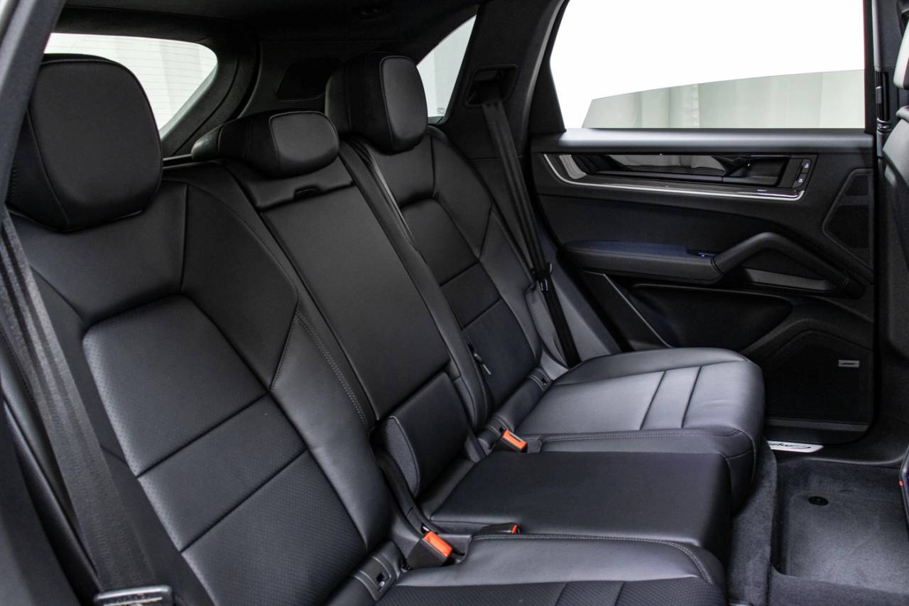 2025 Porsche Cayenne photo 23
