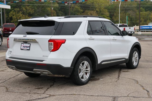 2023 Ford Explorer XLT photo 3