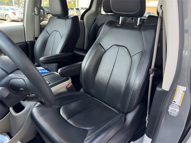 2022 Chrysler Pacifica Hybrid Touring L photo 45