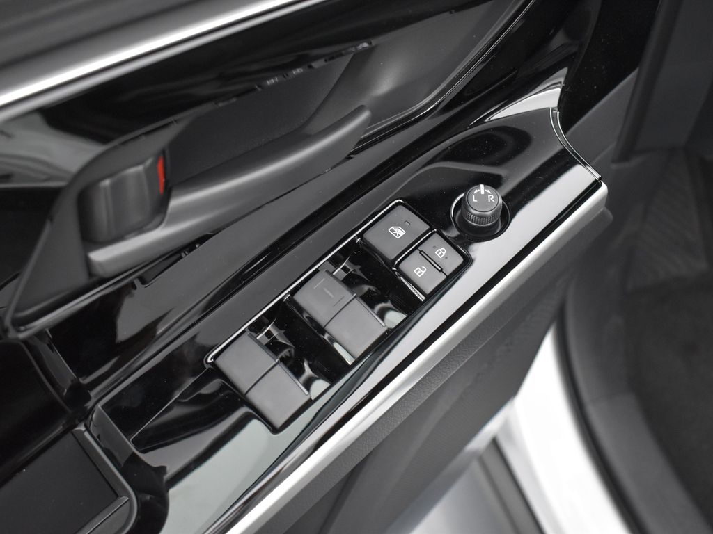2025 Subaru Solterra Premium photo 6