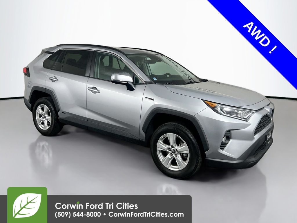2021 Toyota RAV4 XLE's photo