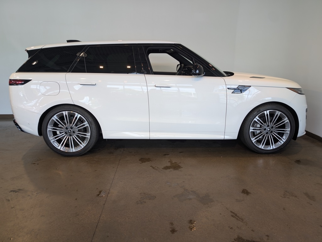 2025 Land Rover Range Rover Sport SE photo 4