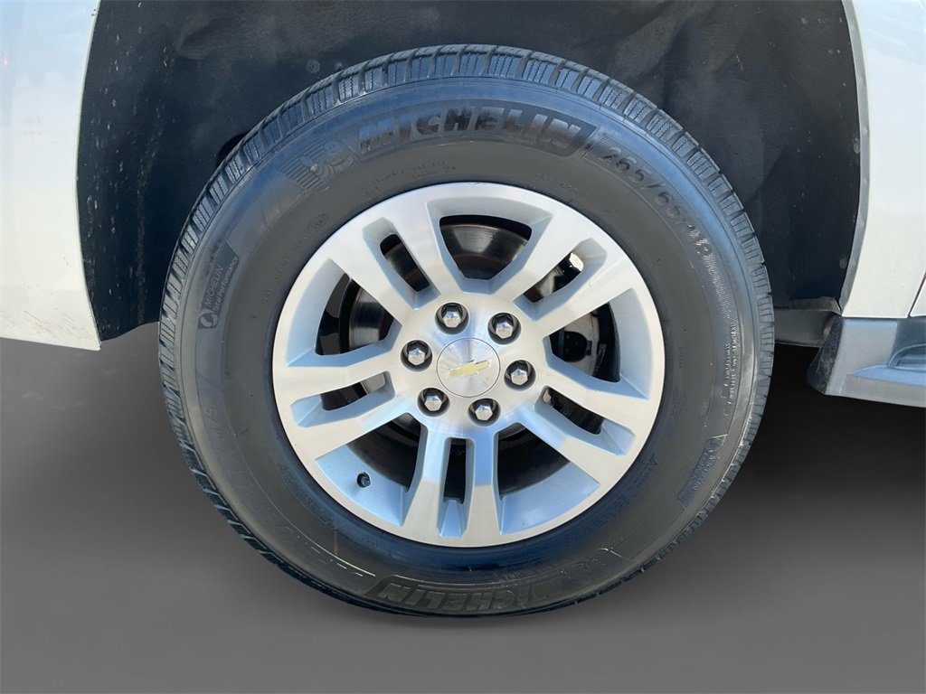 2018 Chevrolet Suburban LT photo 10
