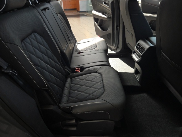2025 Volkswagen Atlas Cross Sport SEL Premium R-Line photo 15