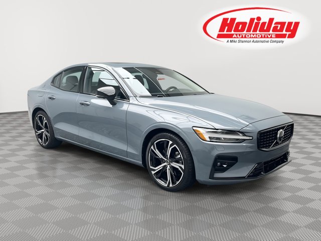 2024 Volvo S60 Plus's photo