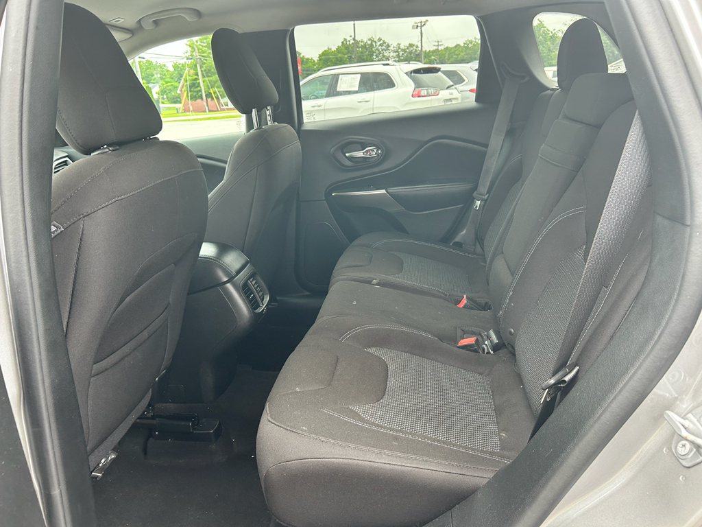 2019 Jeep Cherokee Latitude photo 9