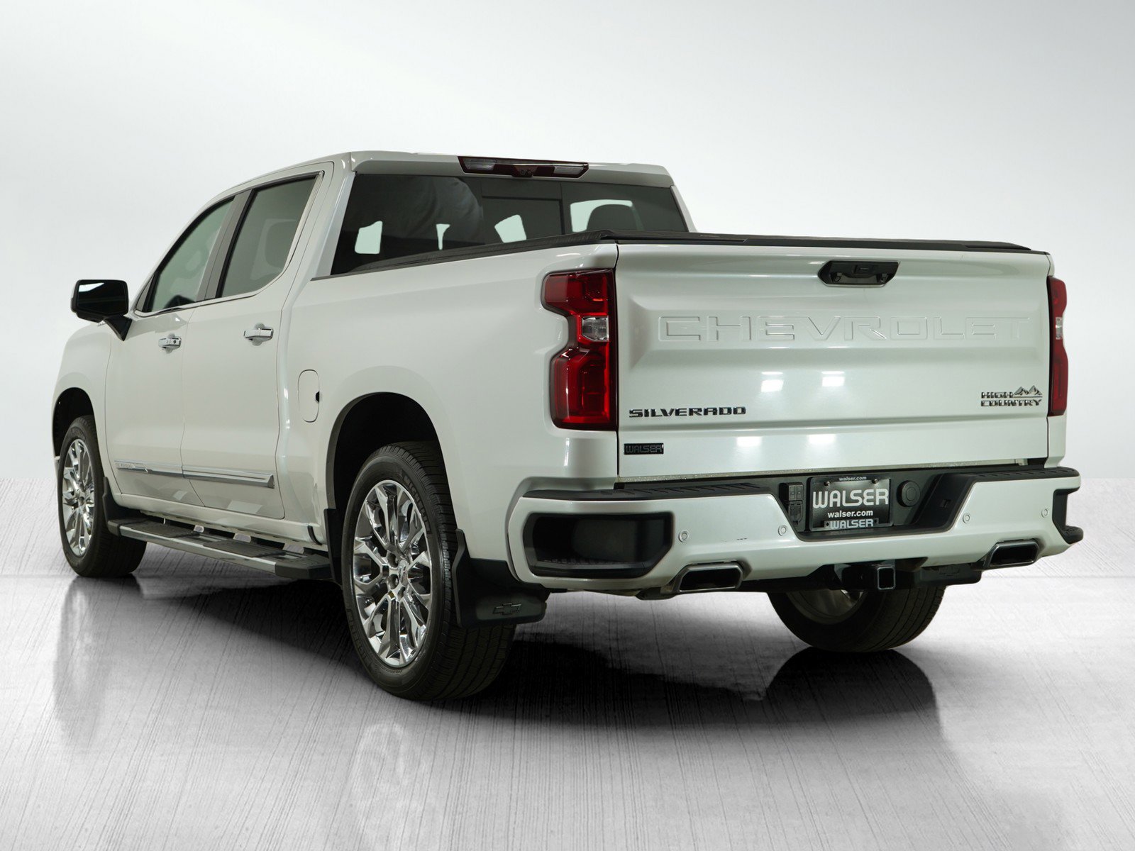 2023 Chevrolet Silverado 1500 High Country photo 3