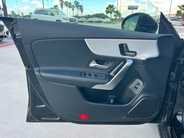 2025 Mercedes Benz CLA 250 photo 9