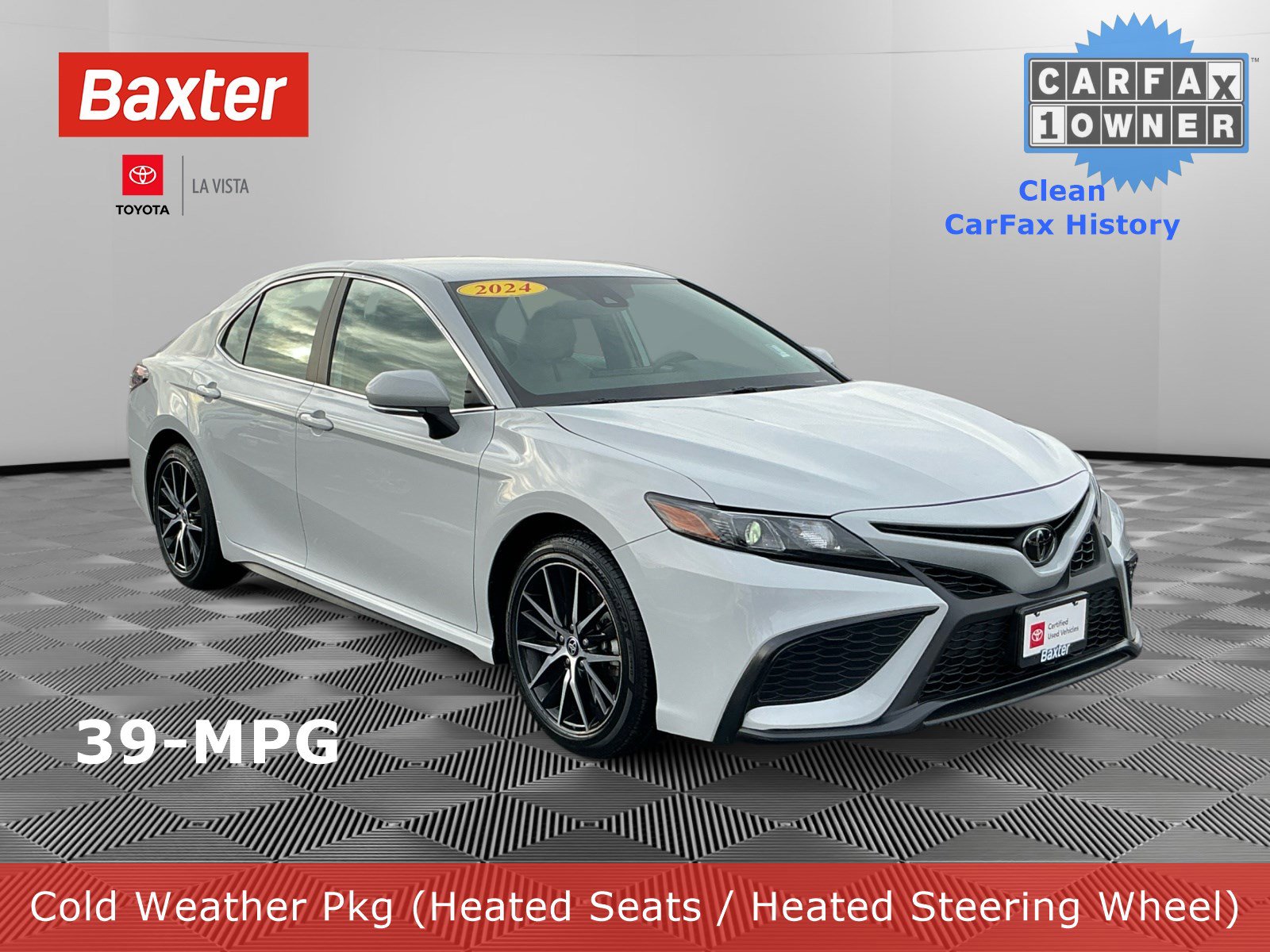 2024 Toyota Camry SE's photo