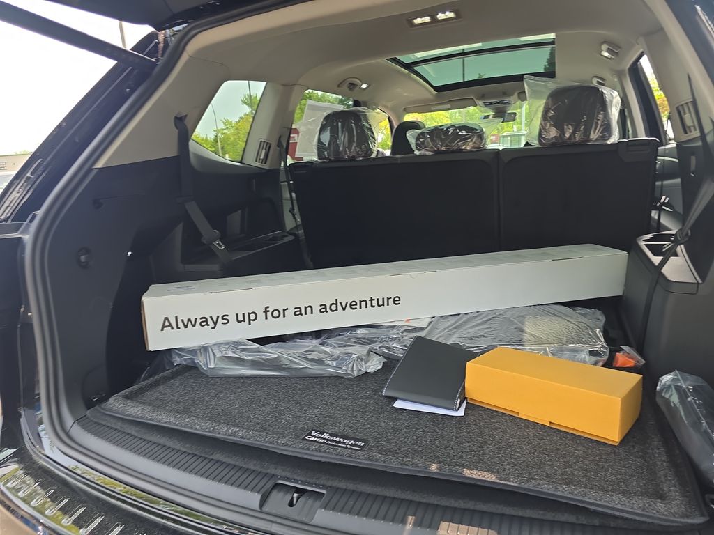 2025 Volkswagen Atlas Peak Edition SE photo 13