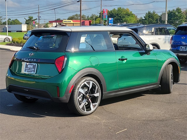 2025 Mini Cooper 2 Door Hardtop Signature photo 7