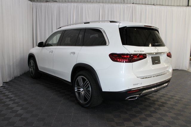 2026 Mercedes Benz GLS 450 4MATIC photo 2