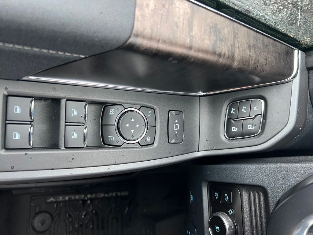 2025 Ford F-250 Lariat photo 21