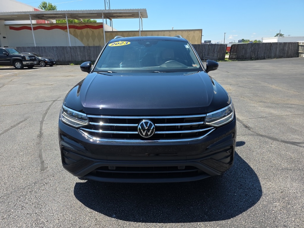 Used 2023 Volkswagen Tiguan SE with VIN 3VVNB7AX8PM011762 for sale in Springfield, MO