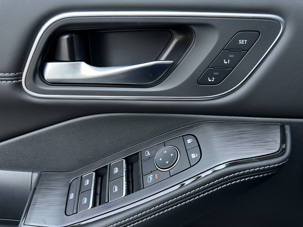 2025 Nissan Rogue Platinum photo 31