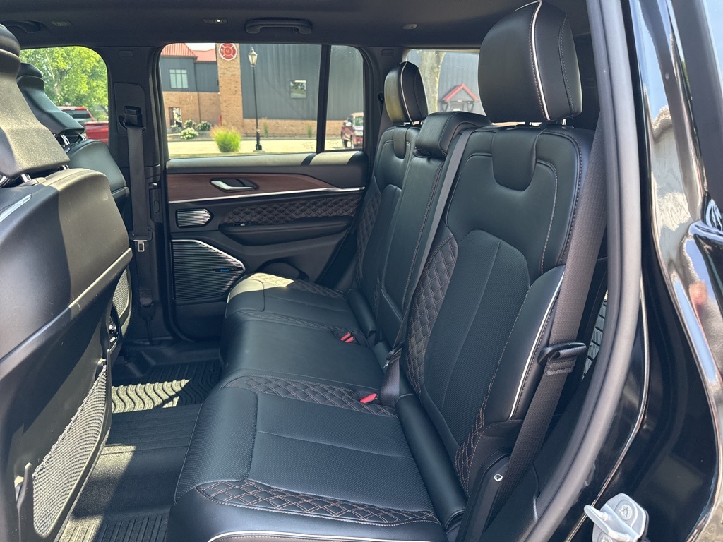 2023 Jeep Grand Cherokee Summit photo 11