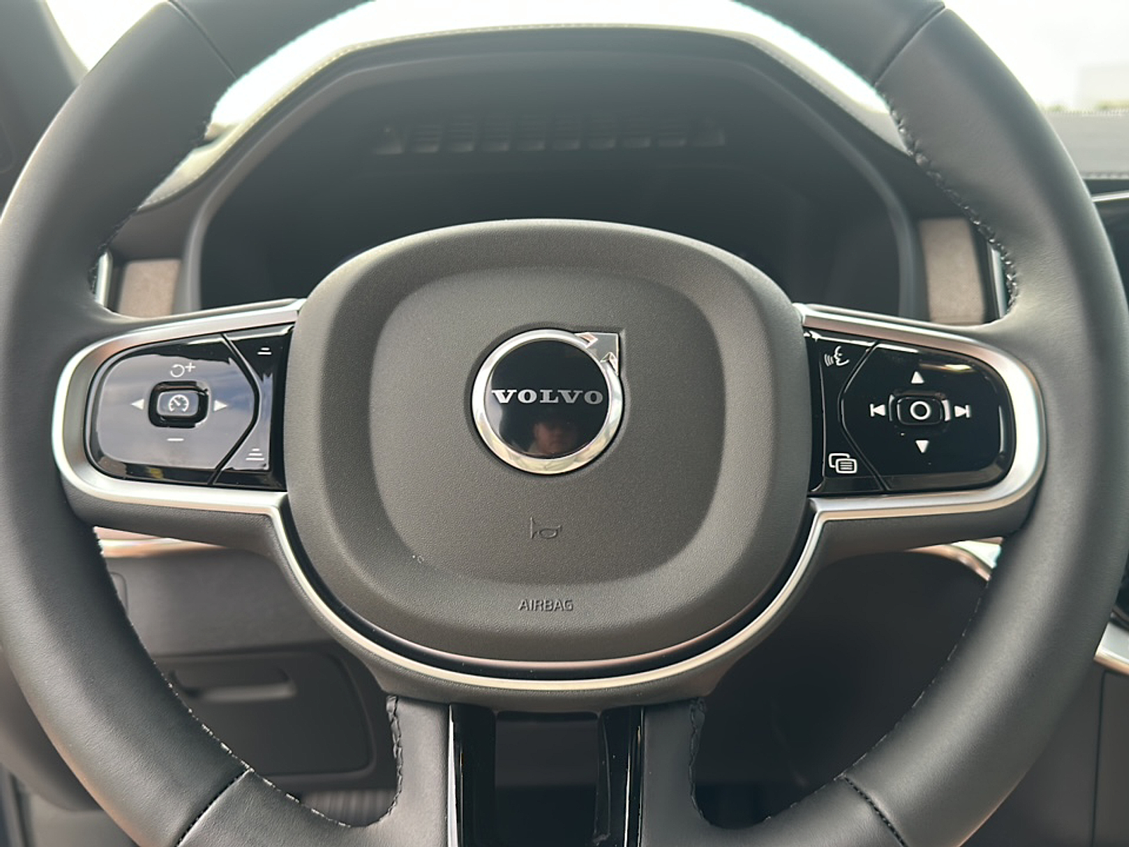 2026 Volvo XC90 AWD Plus photo 12