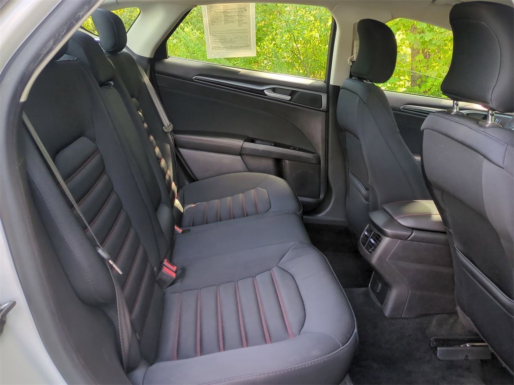 2016 Ford Fusion SE photo 20