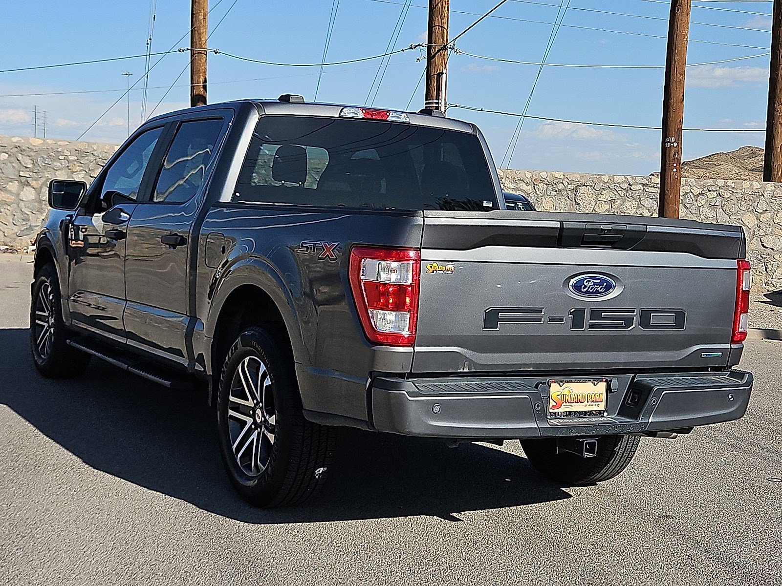 2022 Ford F-150 XL photo 3