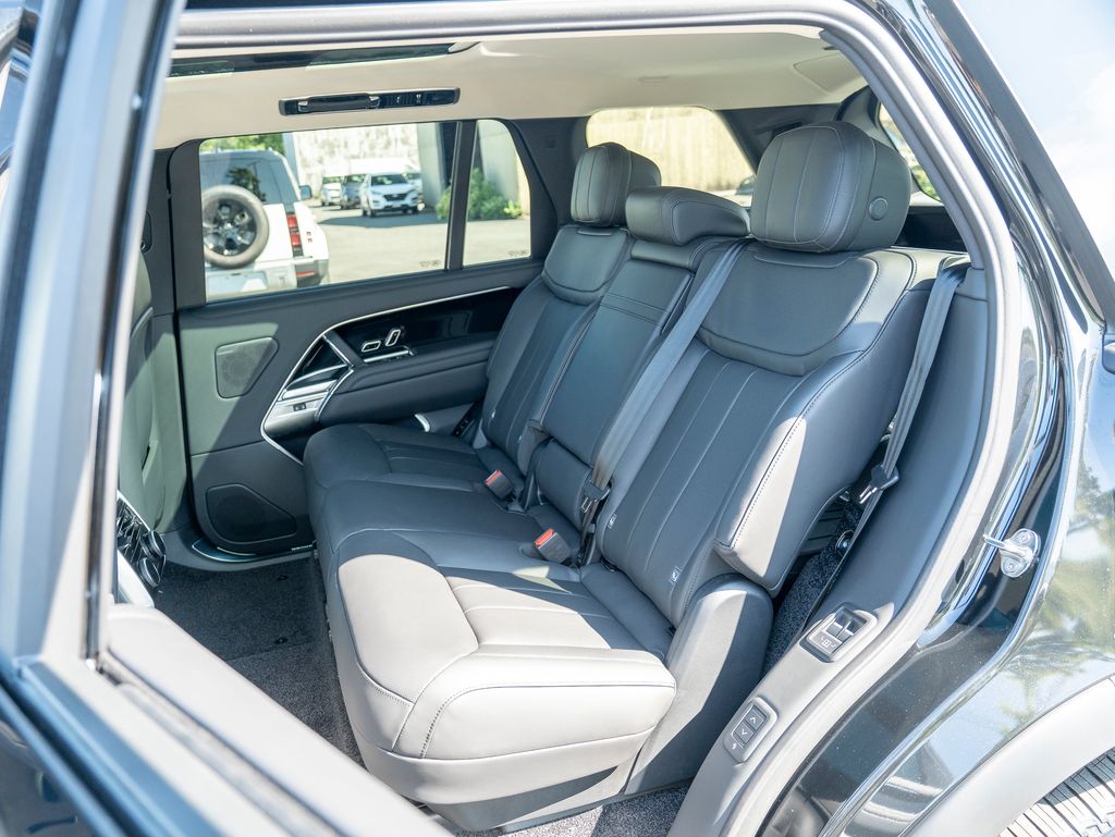 2025 Land Rover Range Rover SE photo 21
