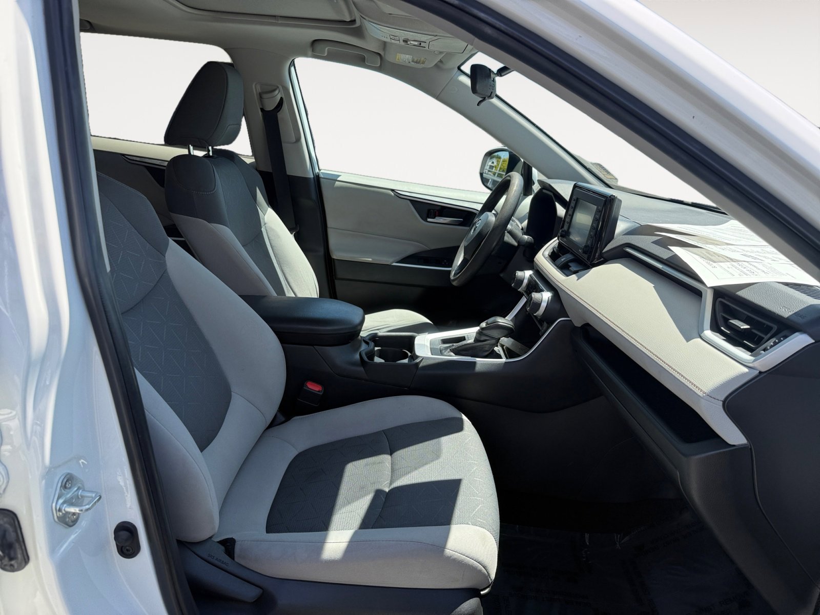 2021 Toyota RAV4 XLE photo 16