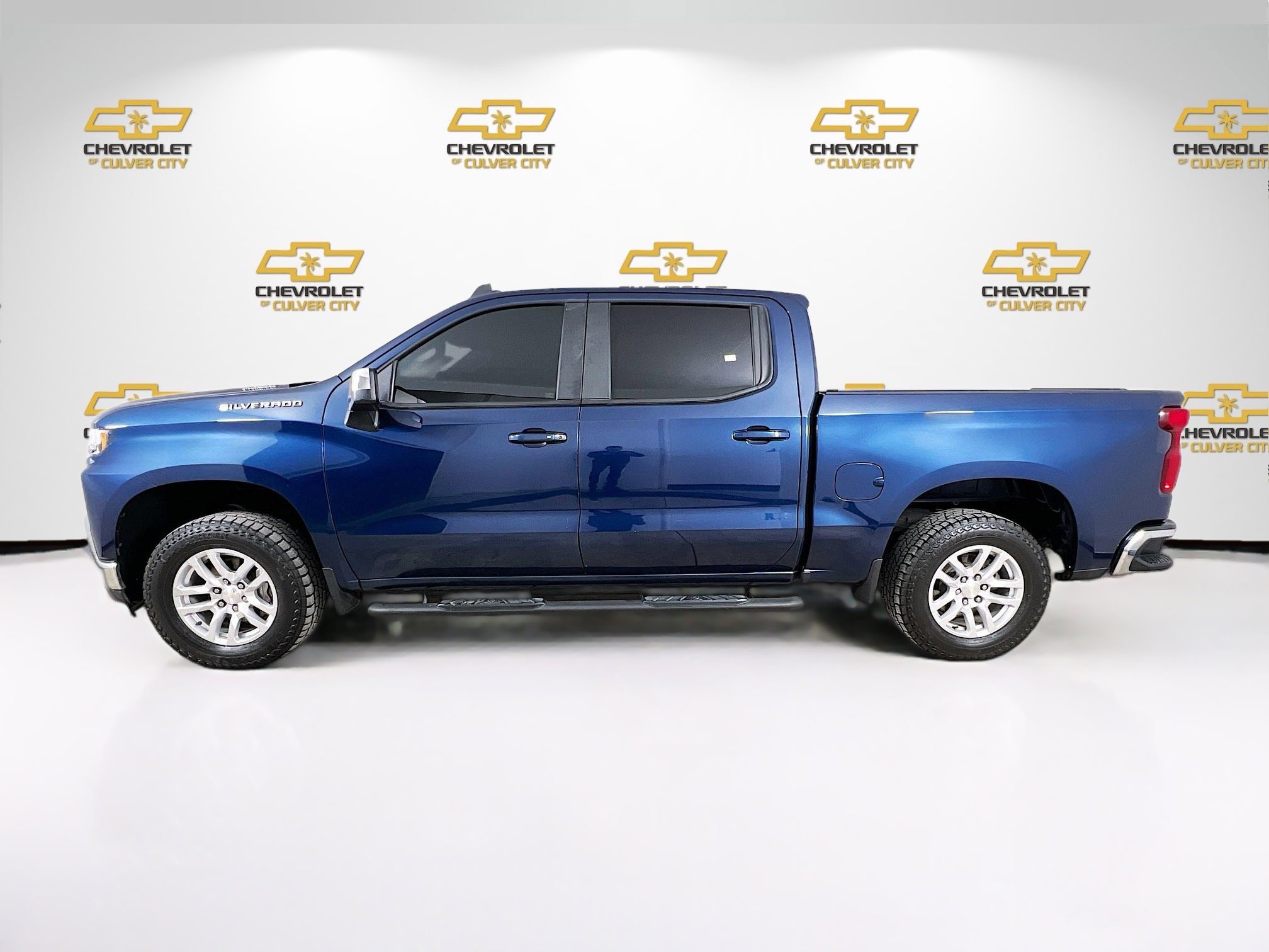 2020 Chevrolet Silverado 1500 LT photo 2