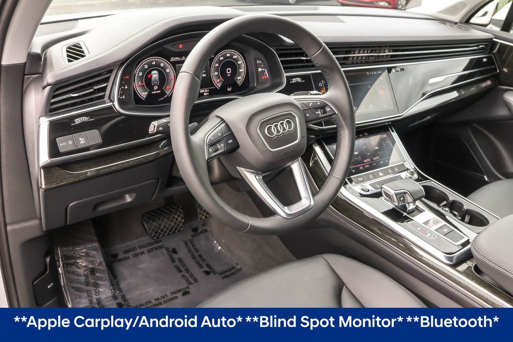 2023 Audi Q7 45 Premium Plus photo 2