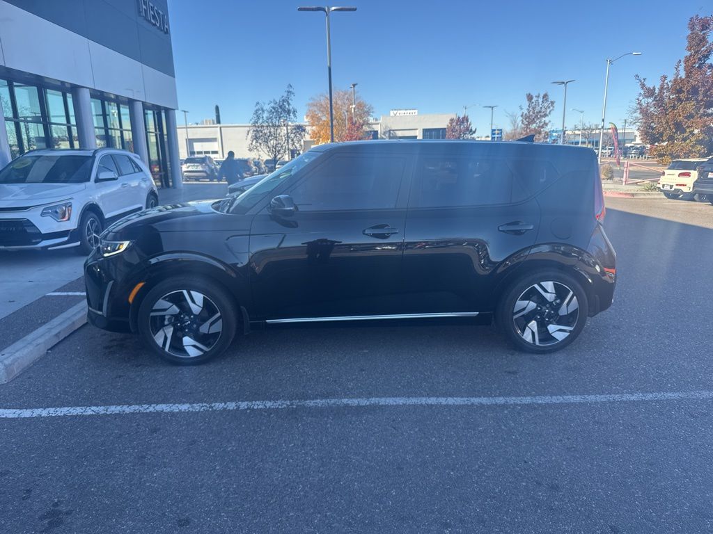 2023 Kia Soul GT-Line photo 2