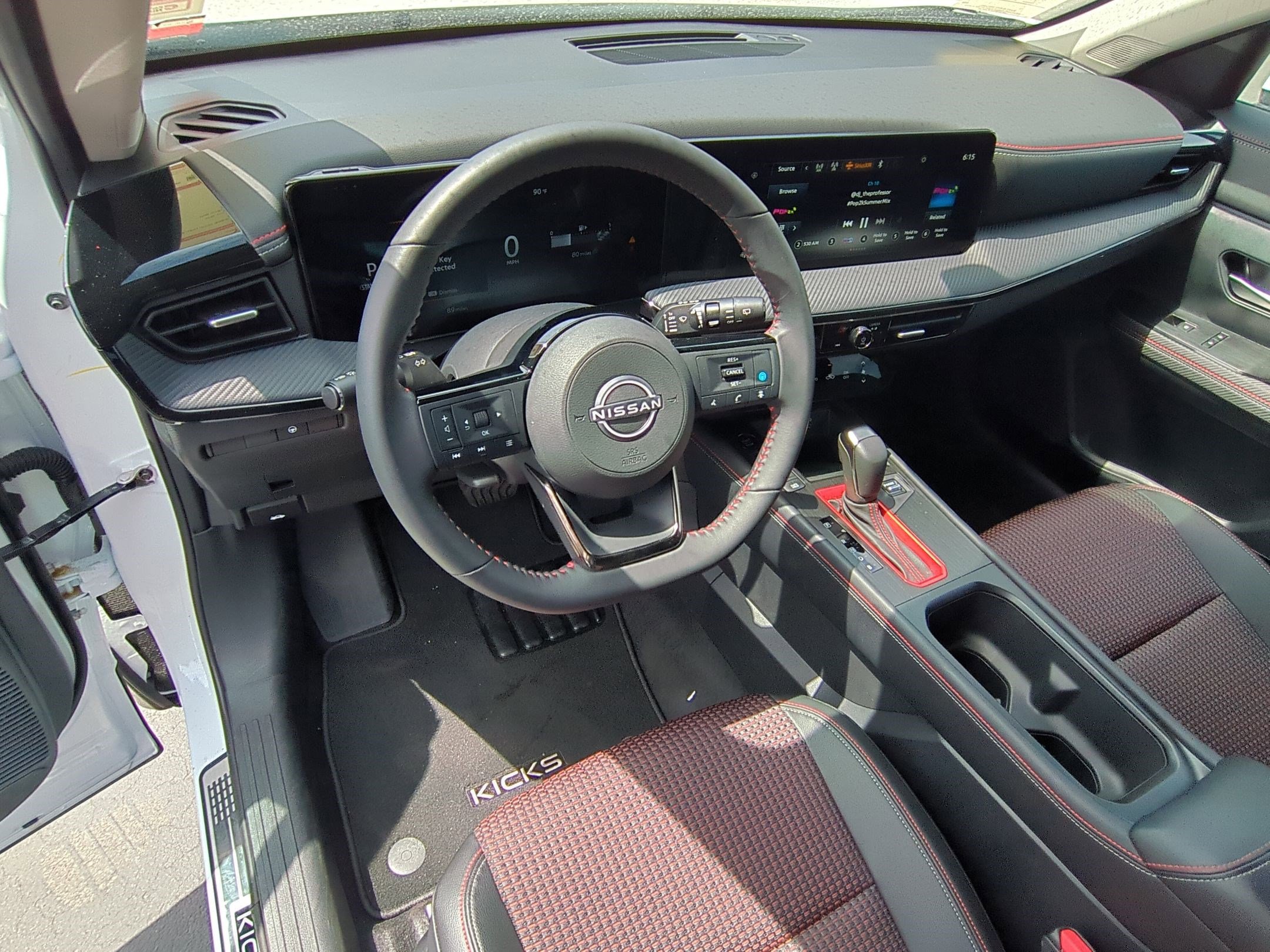2025 Nissan Kicks SR photo 3