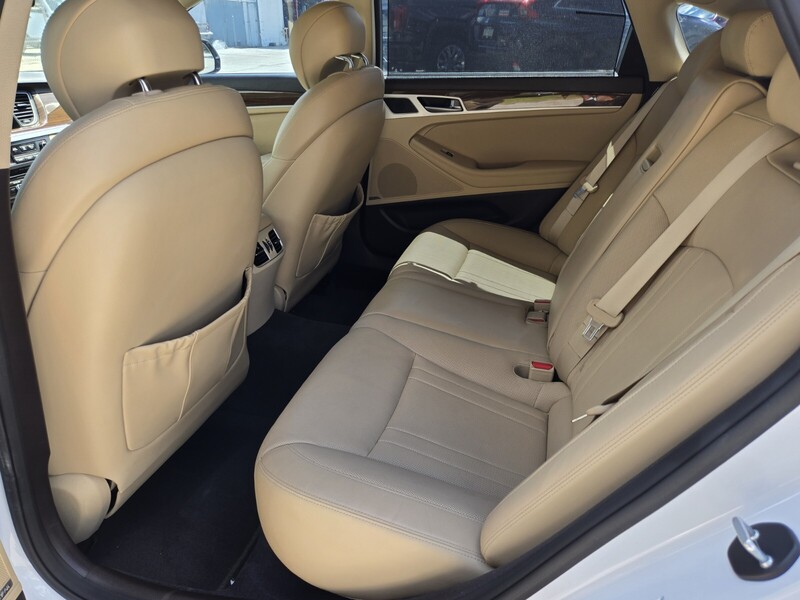 2015 Hyundai Genesis 3.8 RWD photo 10