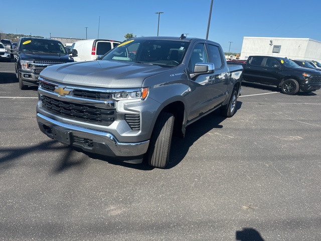 2023 Chevrolet Silverado 1500 LT photo 2